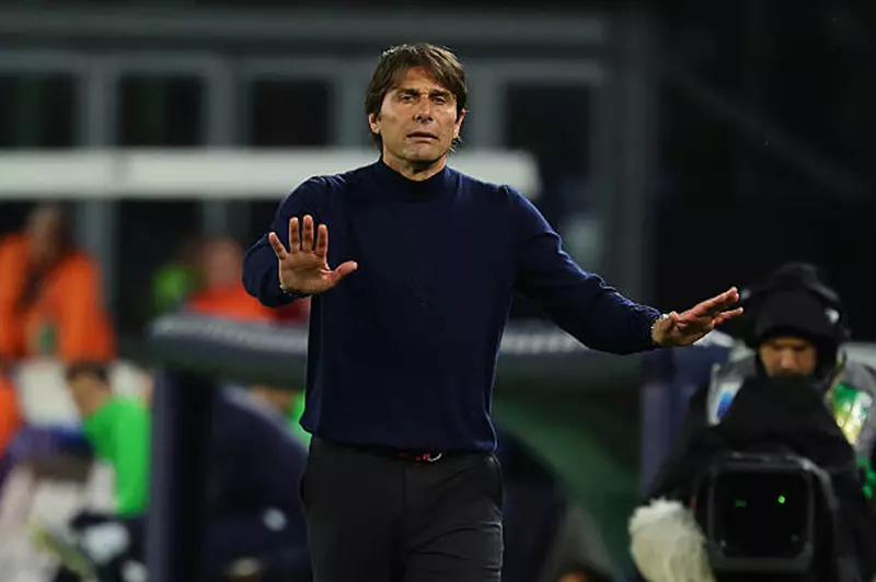 استراتيجيات الصبر والتأقلم: دي بروين وماكتوميناي في تشكيل كونتي بعد انتصار ساسولو