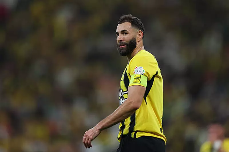 بنزيما في الدوري السعودي: تحديات جديدة وآمال النجاح مع الاتحاد