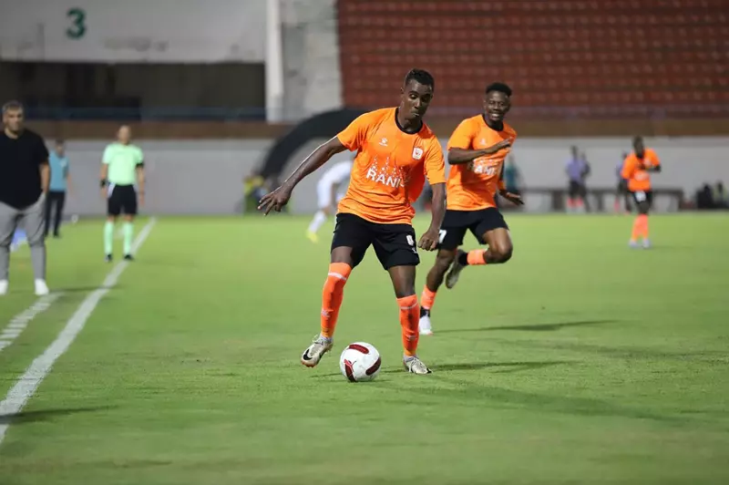 الزمالك يواجه فاركو: طرد نداي إثر تدخل عنيف على الونش