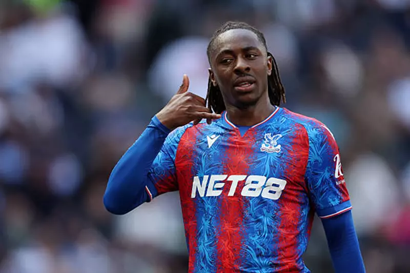 توتنهام يواصل سعيه لضم إيزي من كريستال بالاس