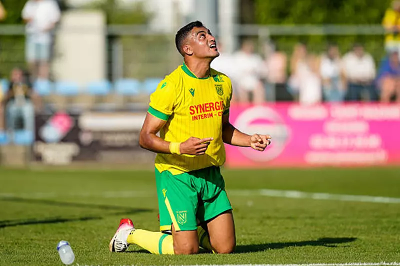 سعي لانس لتعزيز صفوفه بضم مصطفى محمد من غلطة سراي