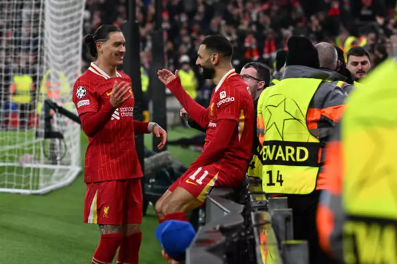 صباح الكرات الذهبية: تطورات جديدة في عالم كرة القدم