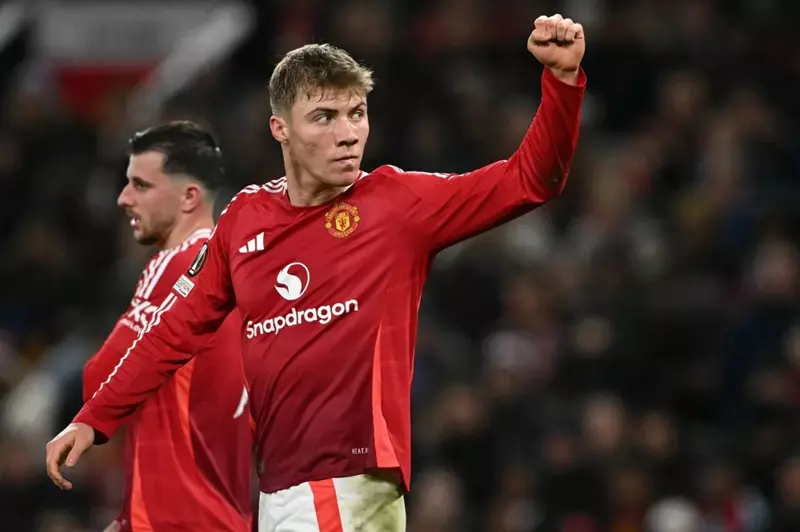 نابولي ينجح في إنهاء صفقة هويلاند مع مانشستر يونايتد